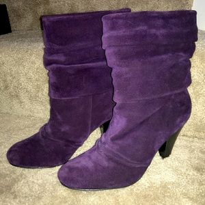 Purple suede boots / booties